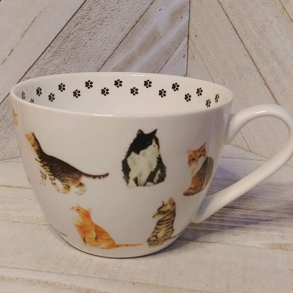 NWOT Cat Bone China Mug "The Cat Loves Me Best"